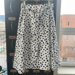 White and Navy Polka Dot skirt NWT Size M by Maizy Cummings 💕💕